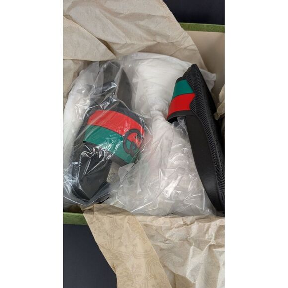 NIB MENS GUCCI SANDALS SLIDES INTERLOCKING GG RUBBER CLASSIC - Picture 11 of 12